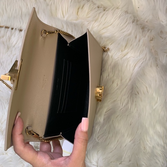 Saint Laurent CASSANDRA MEDIUM CHAIN BAG IN GRAIN DE POUDRE EMBOSSED LEATHER - Picture 13 of 13